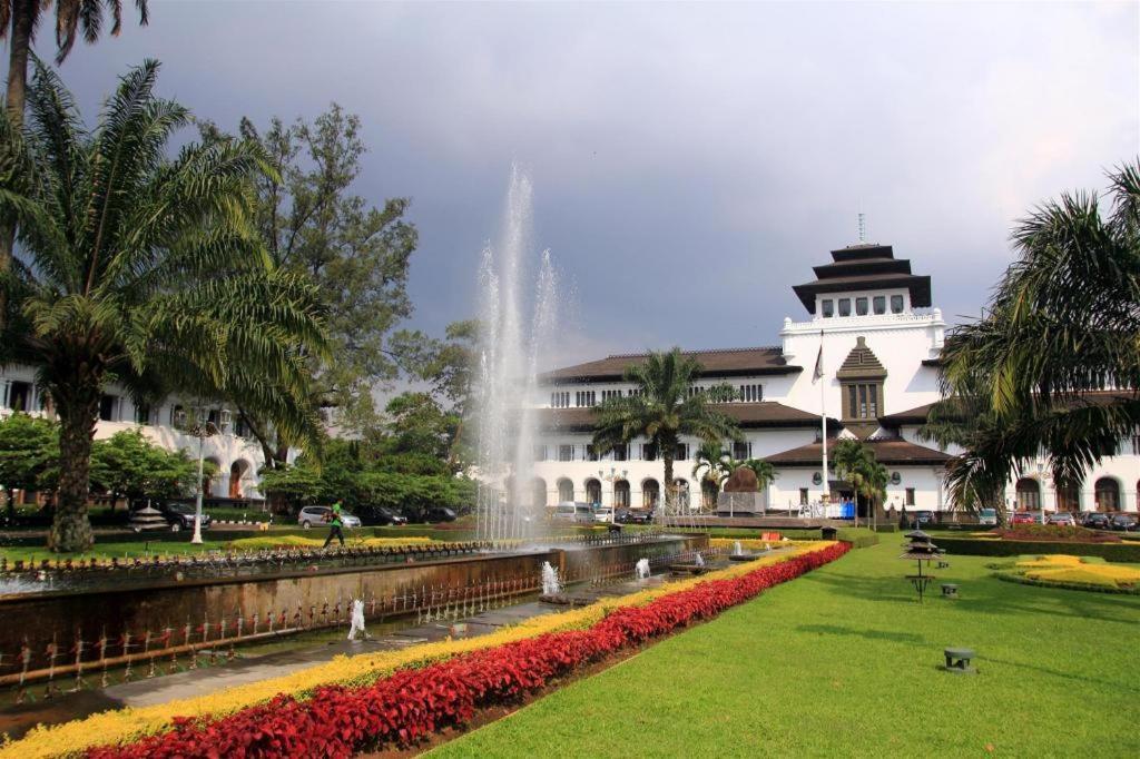 Asmila Boutique Hotel Bandung Exterior photo