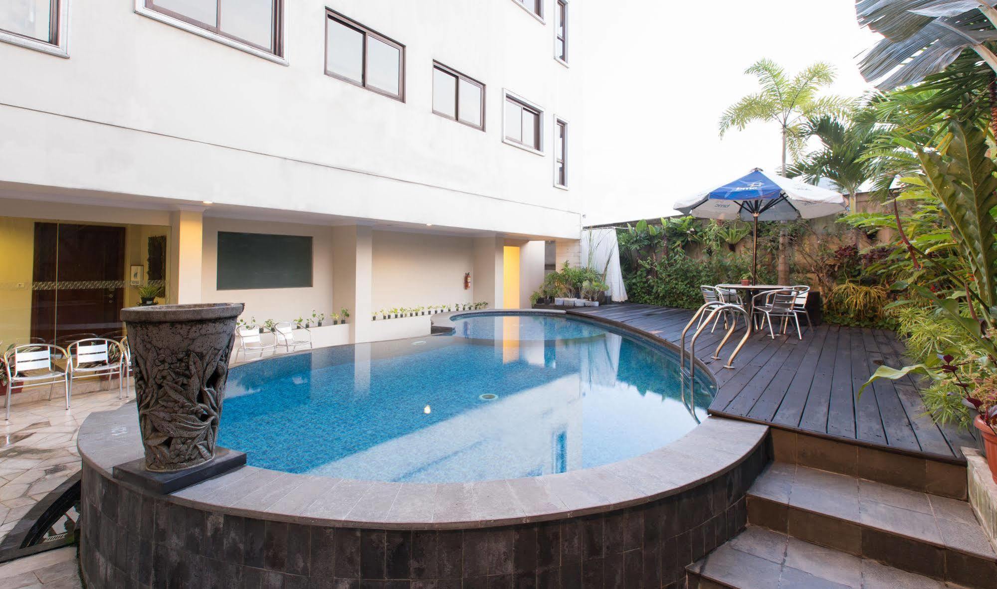 Asmila Boutique Hotel Bandung Exterior photo